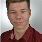 Englisch und spanisch Tutor der Kinder und Jugendliche von der Sek I bis hin hur Oberstufe unterrichtet.